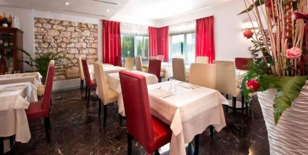 La Grotta Hotel Verona Exterior photo